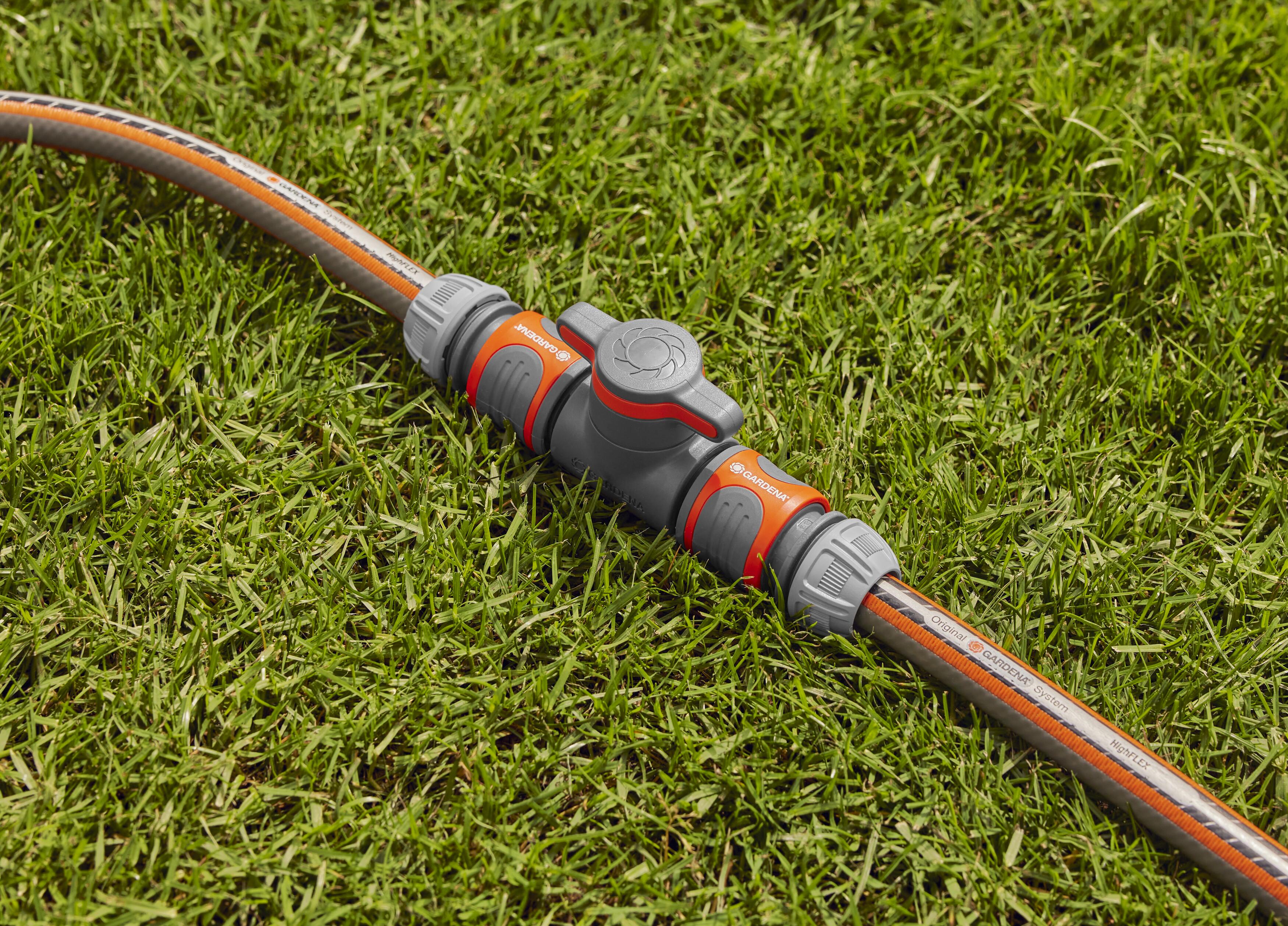 Acople con válvula de control de flujo