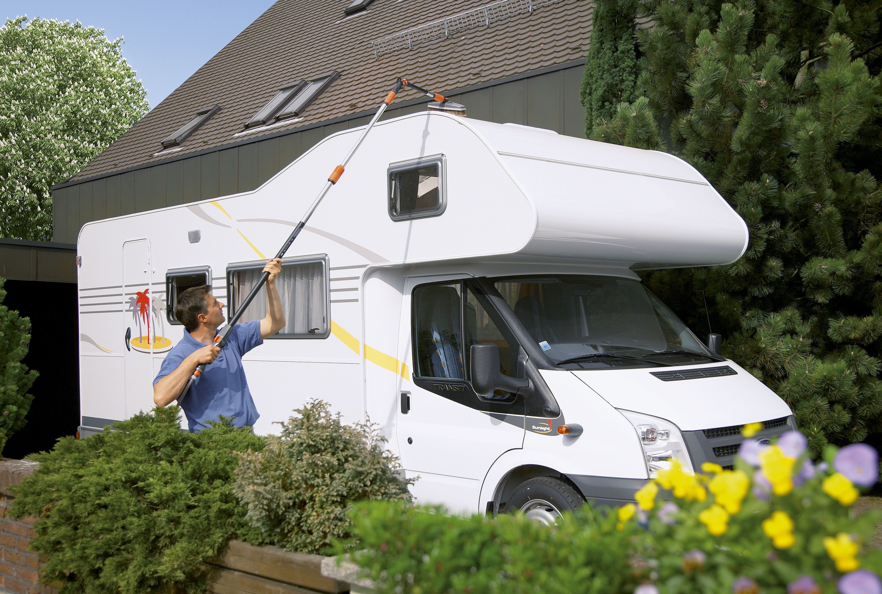 Mango conductor de agua articulado