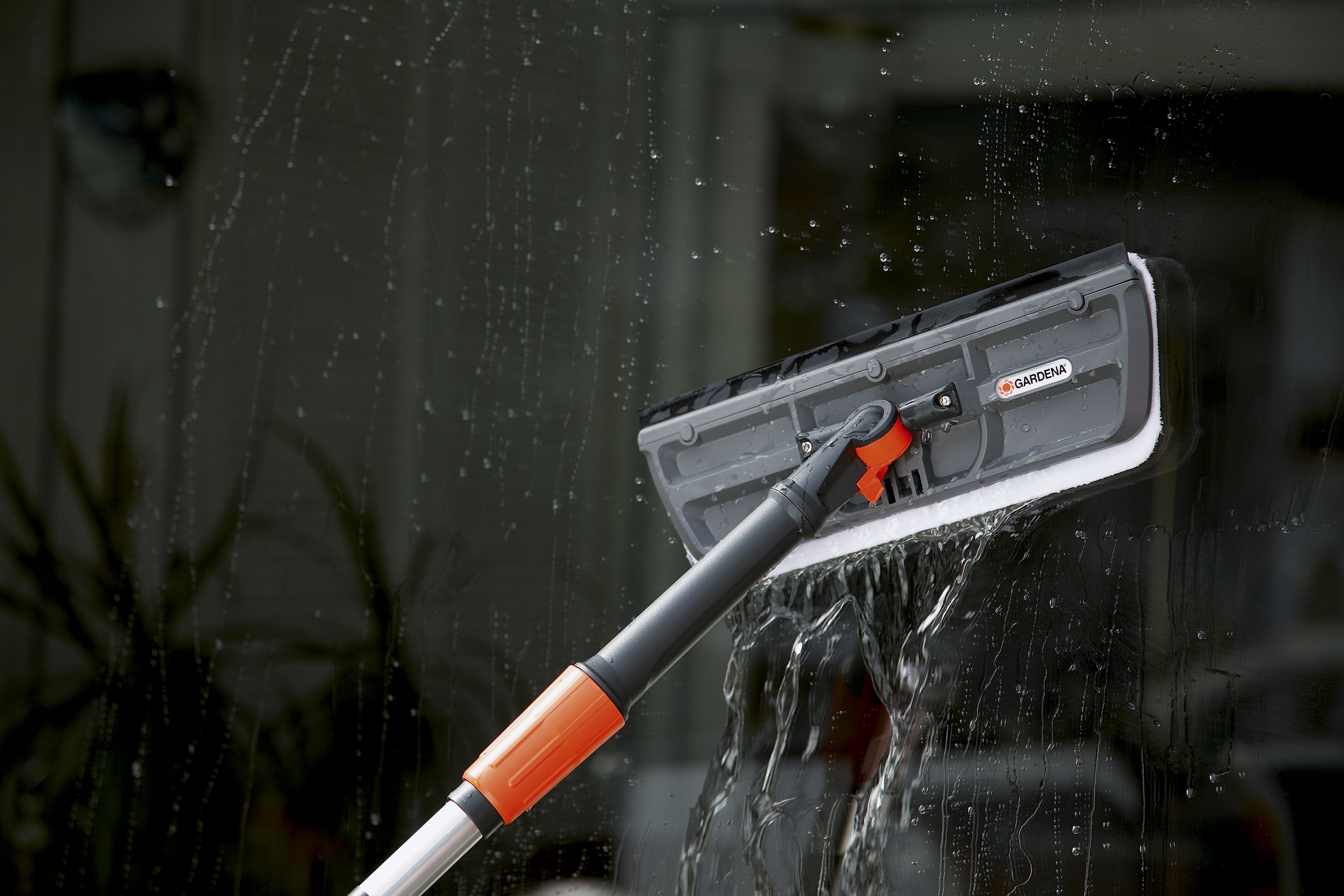 Limpiacristales con rasqueta