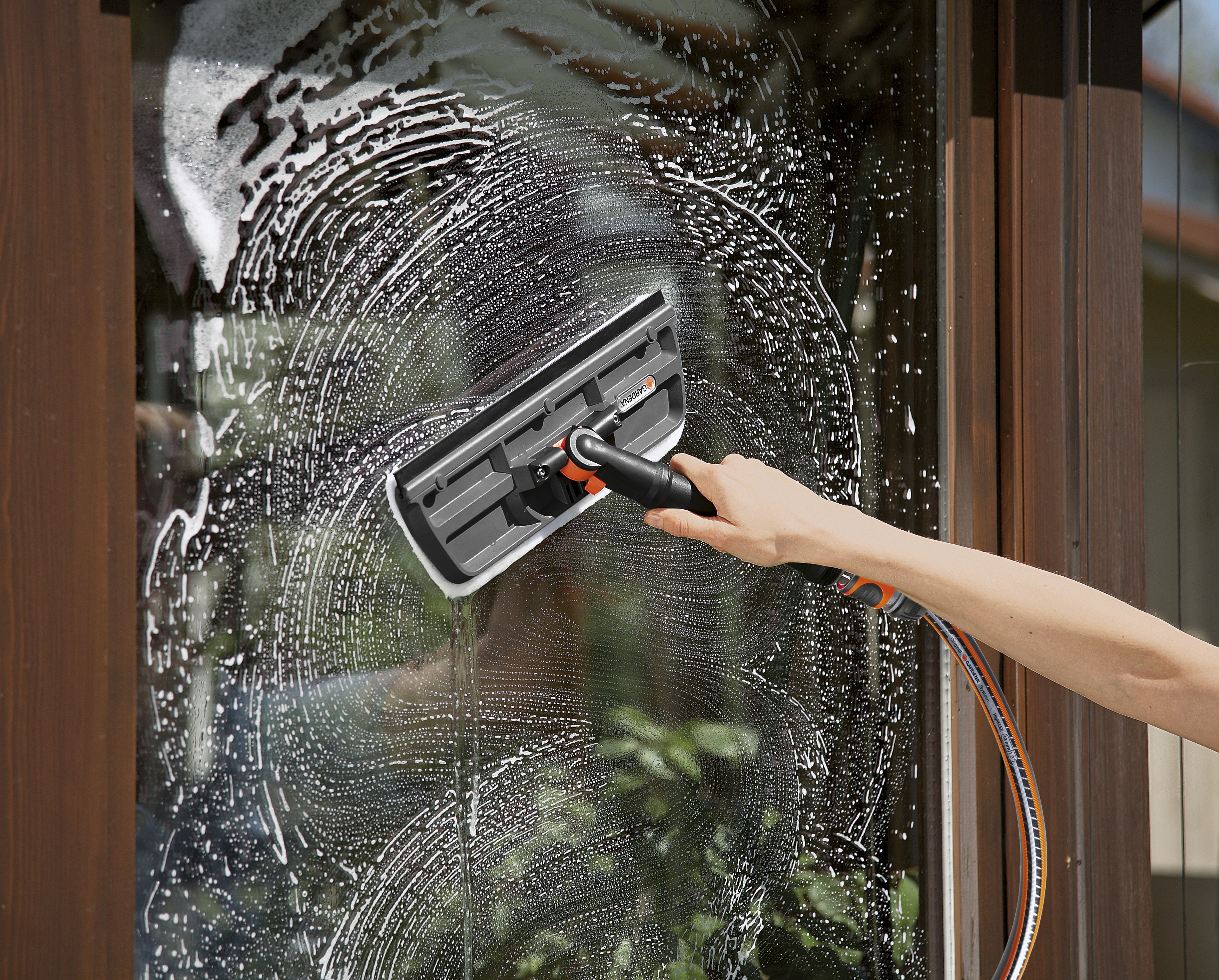 Limpiacristales con rasqueta