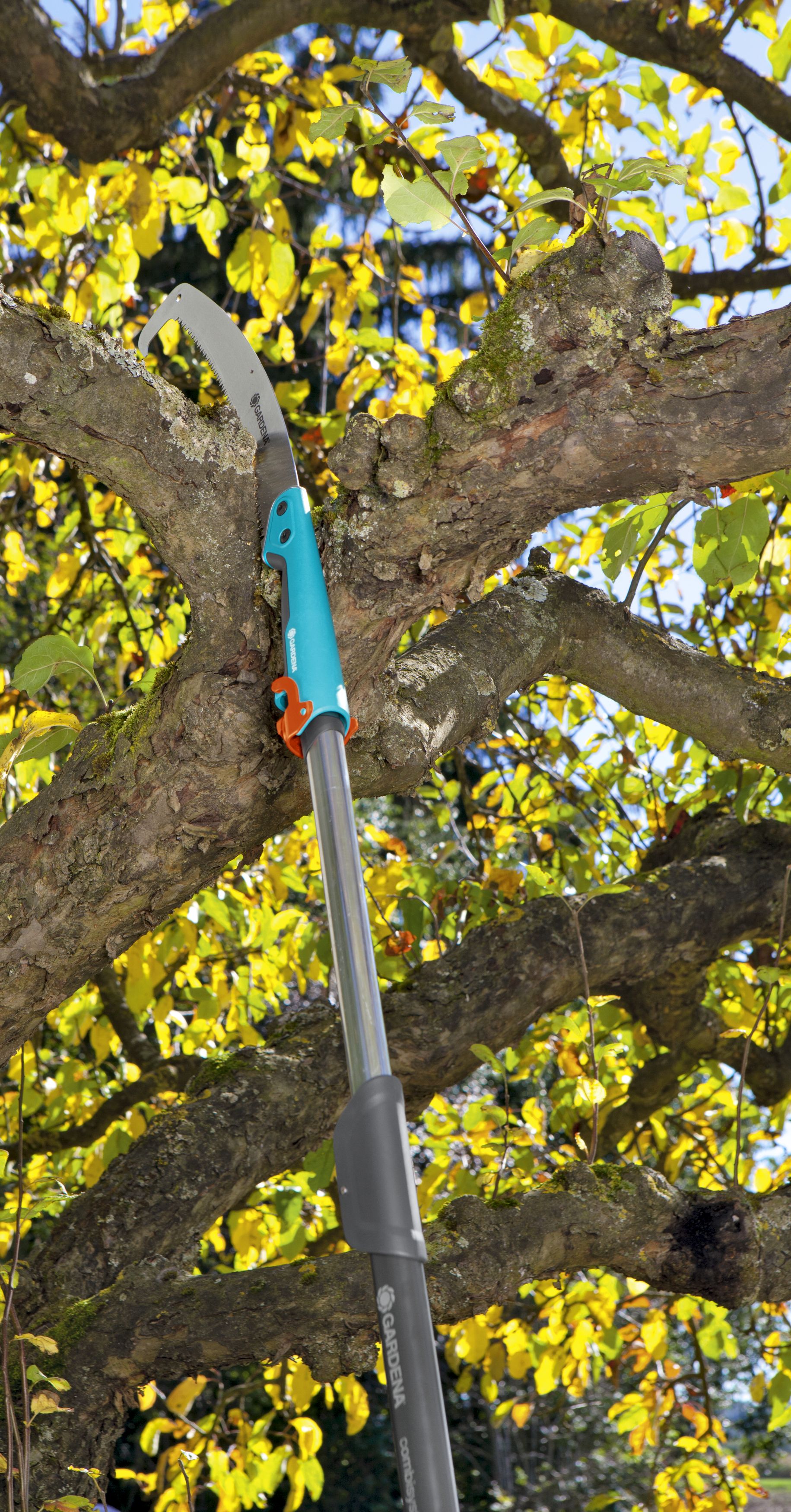 Sierra de jardín curvada con gancho combisystem 300PP em