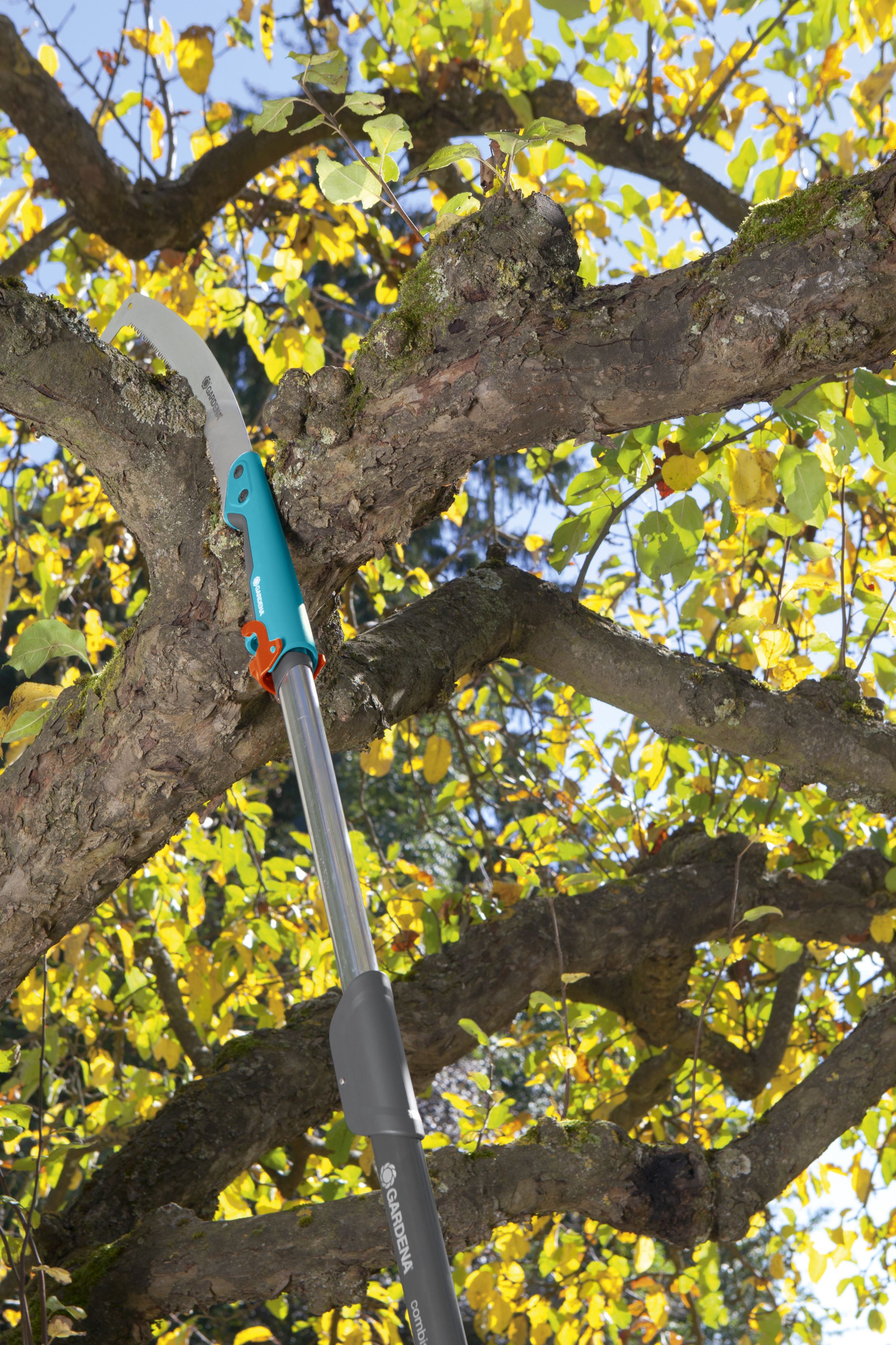 Sierra de jardín curvada con gancho combisystem 300PP em