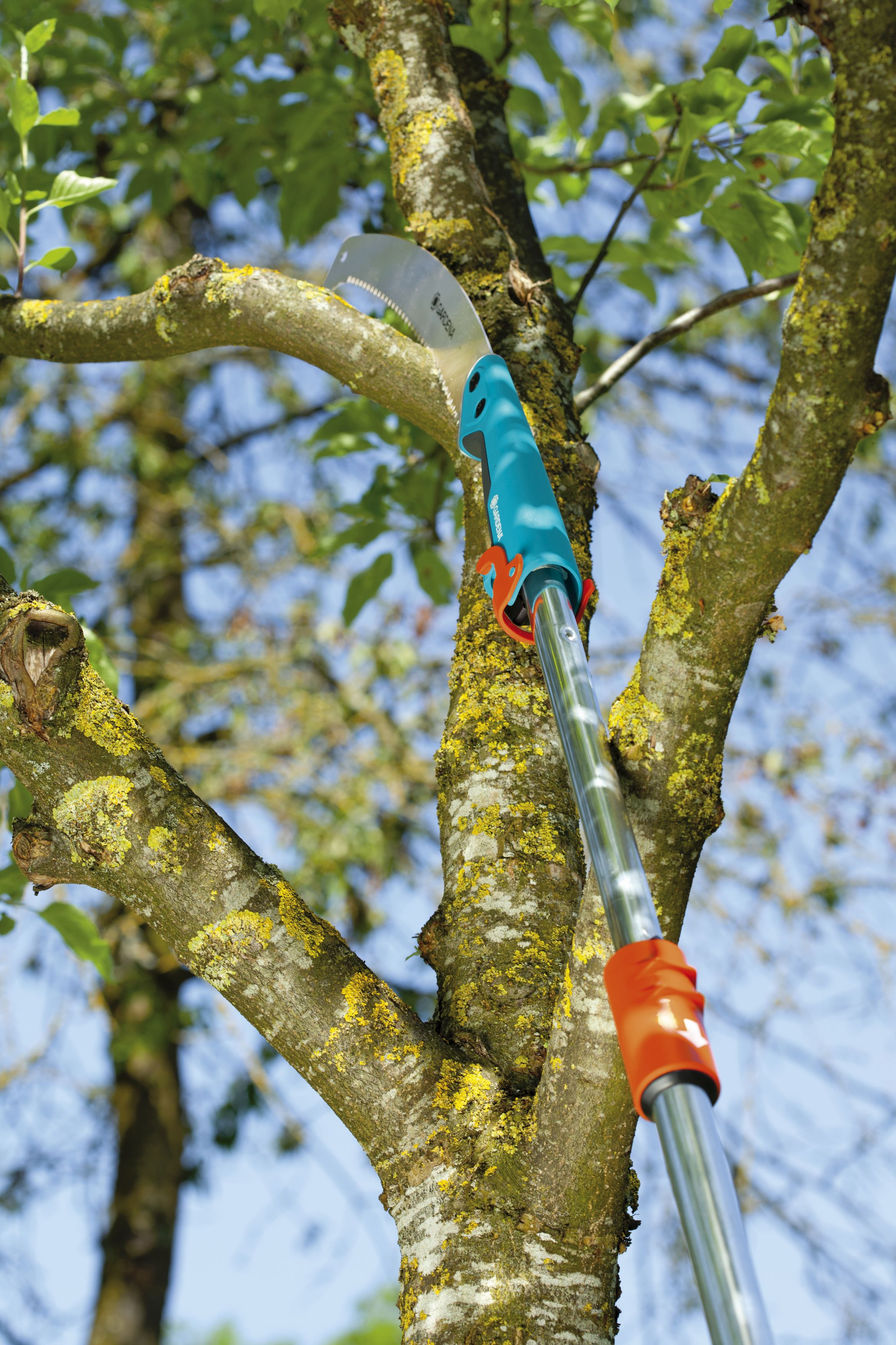Sierra de jardín curvada con gancho combisystem 300PP em