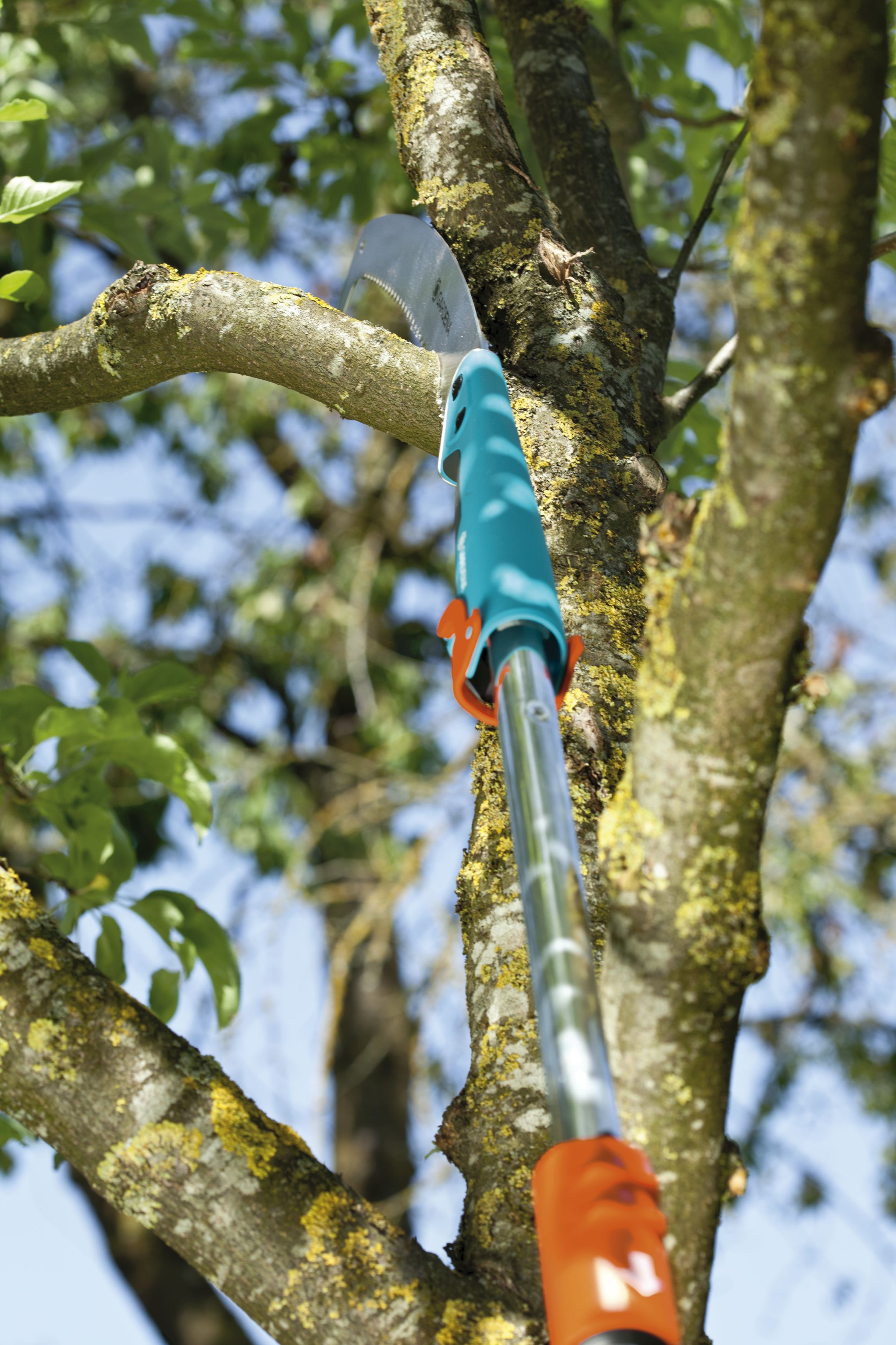 Sierra de jardín curvada con gancho combisystem 300PP em