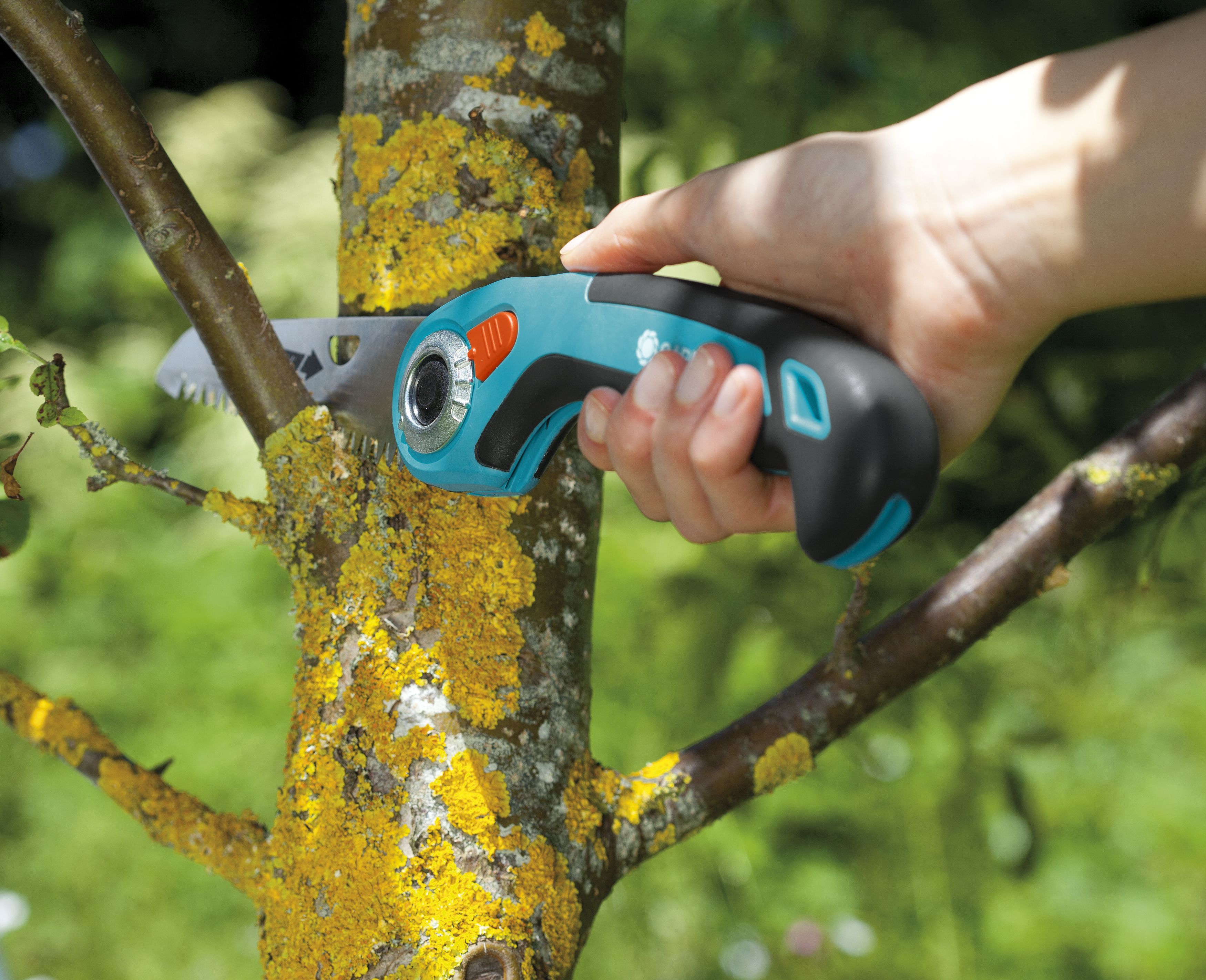 Sierra de jardín plegable 135P