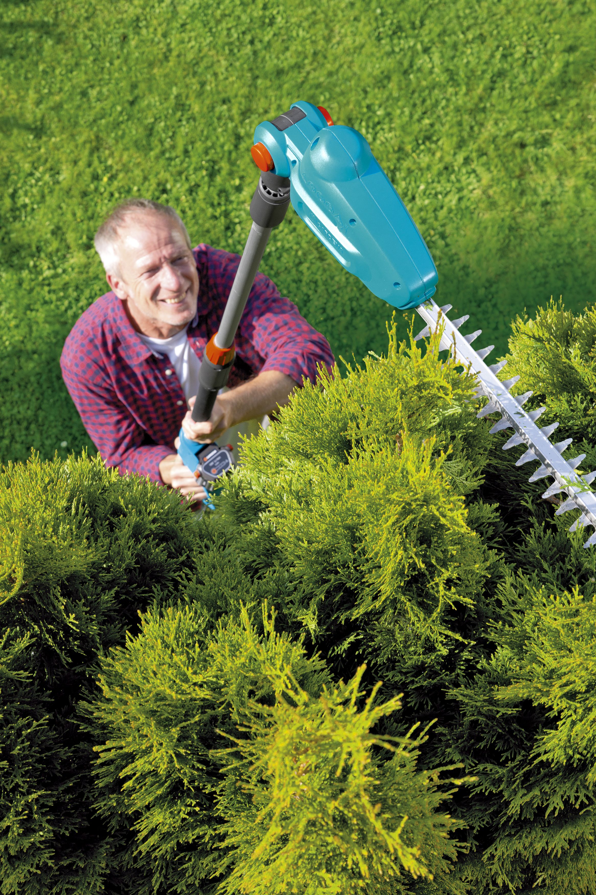 Recortasetos telecópico con Accu THS Li 18/42