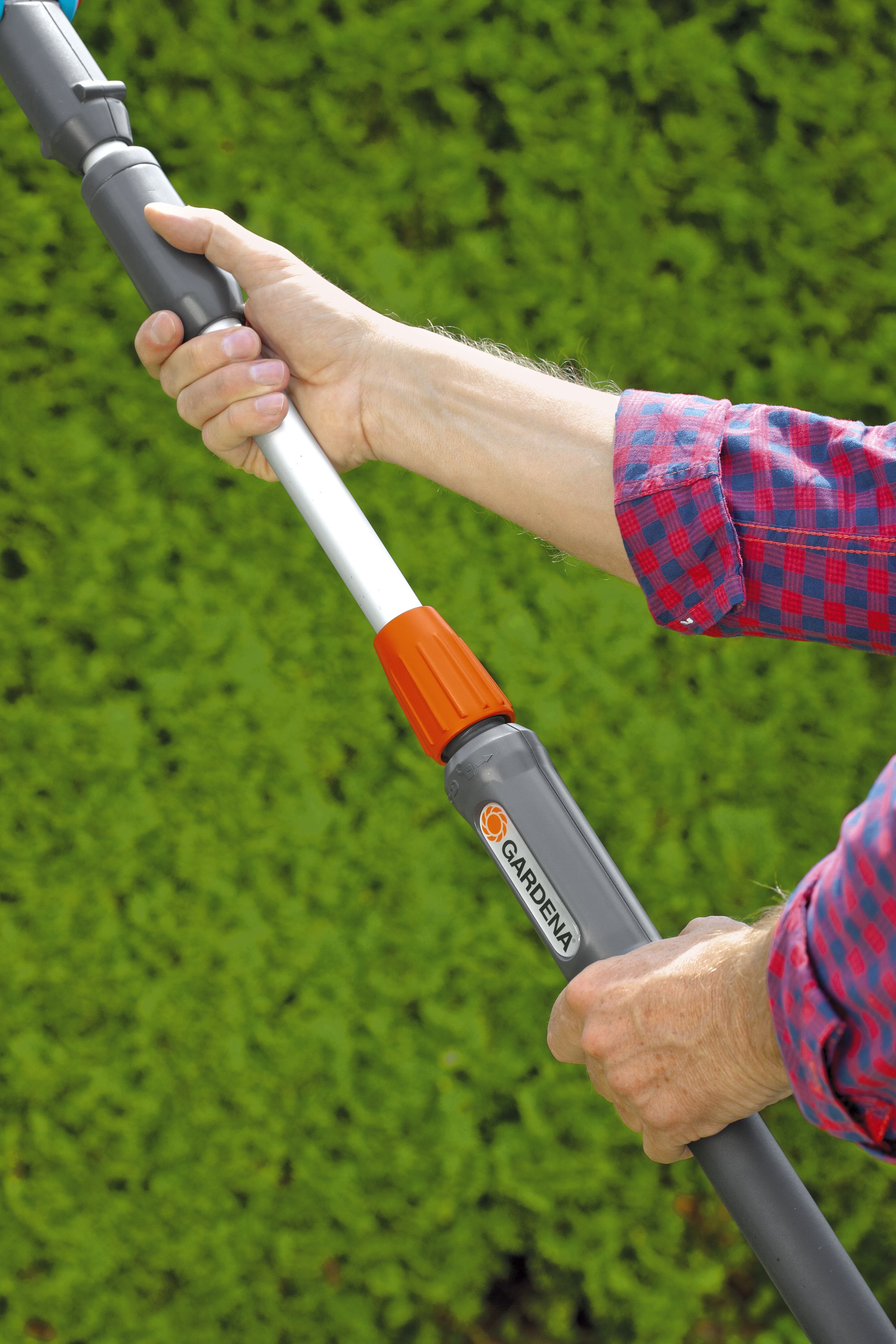 Recortasetos telecópico con Accu THS Li 18/42