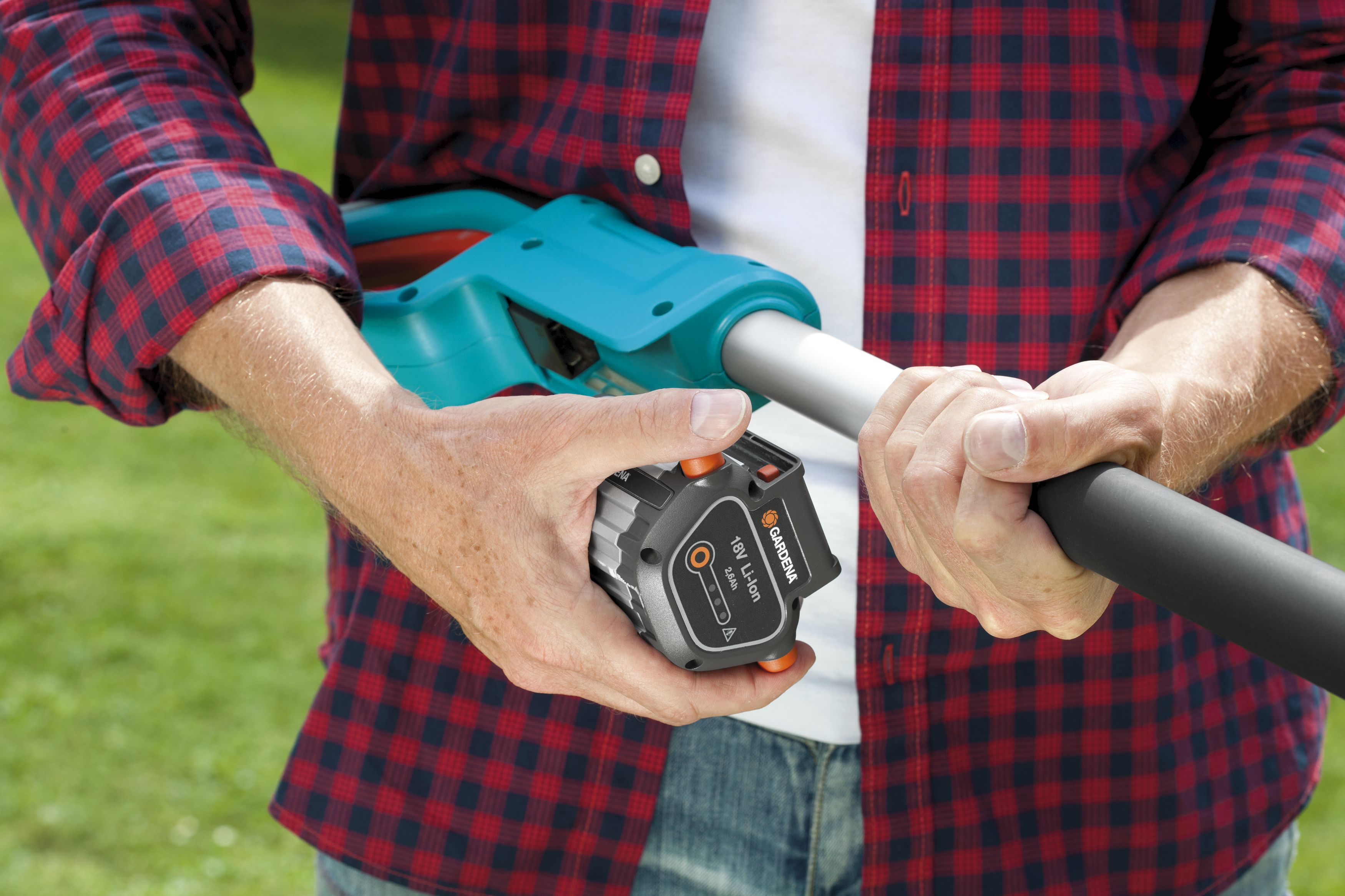 Recortasetos telecópico con Accu THS Li 18/42