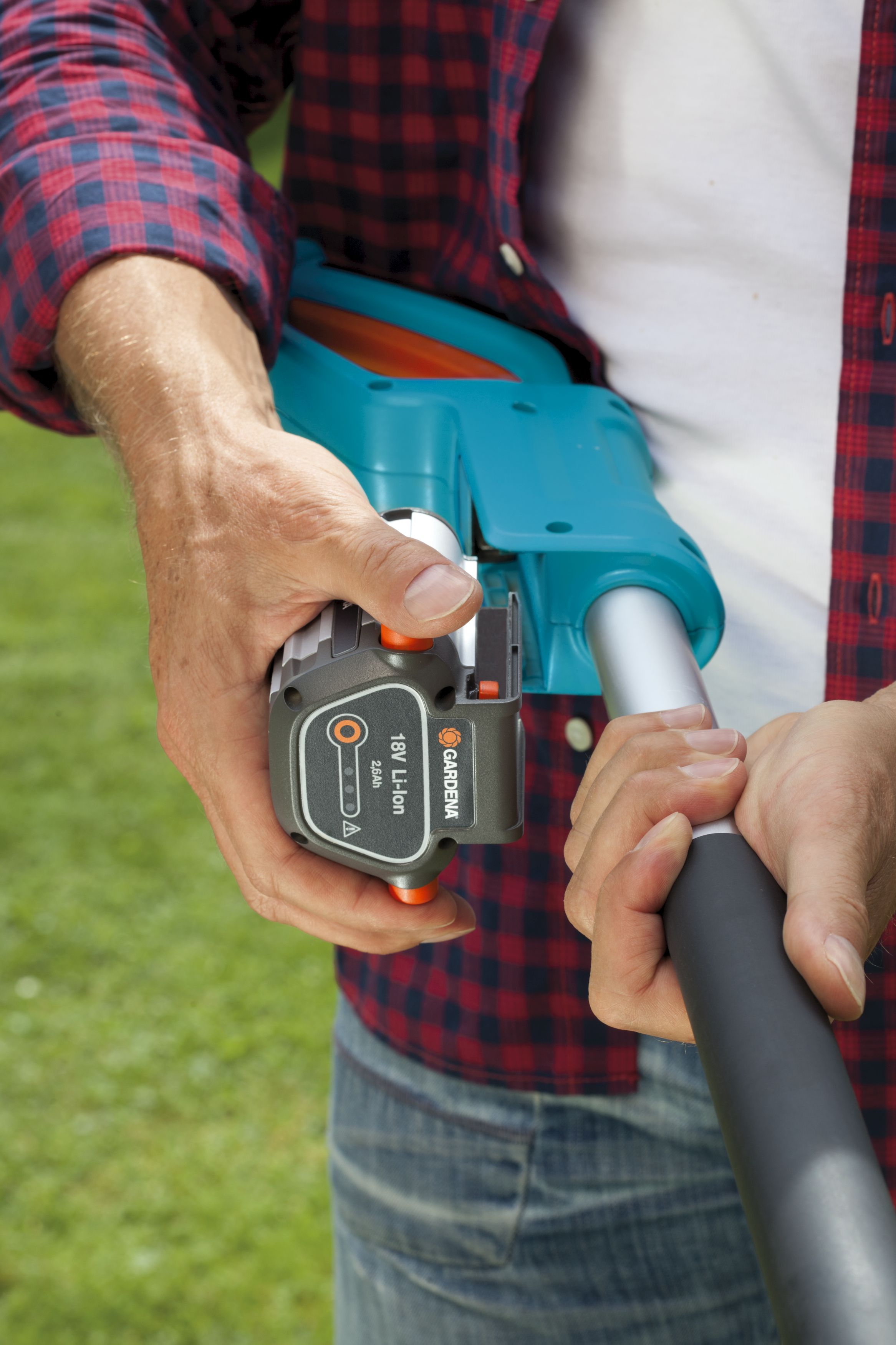 Recortasetos telecópico con Accu THS Li 18/42