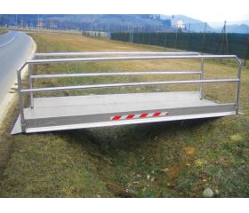 Pasarela de gran capacidad con barandillas plegables SVP
