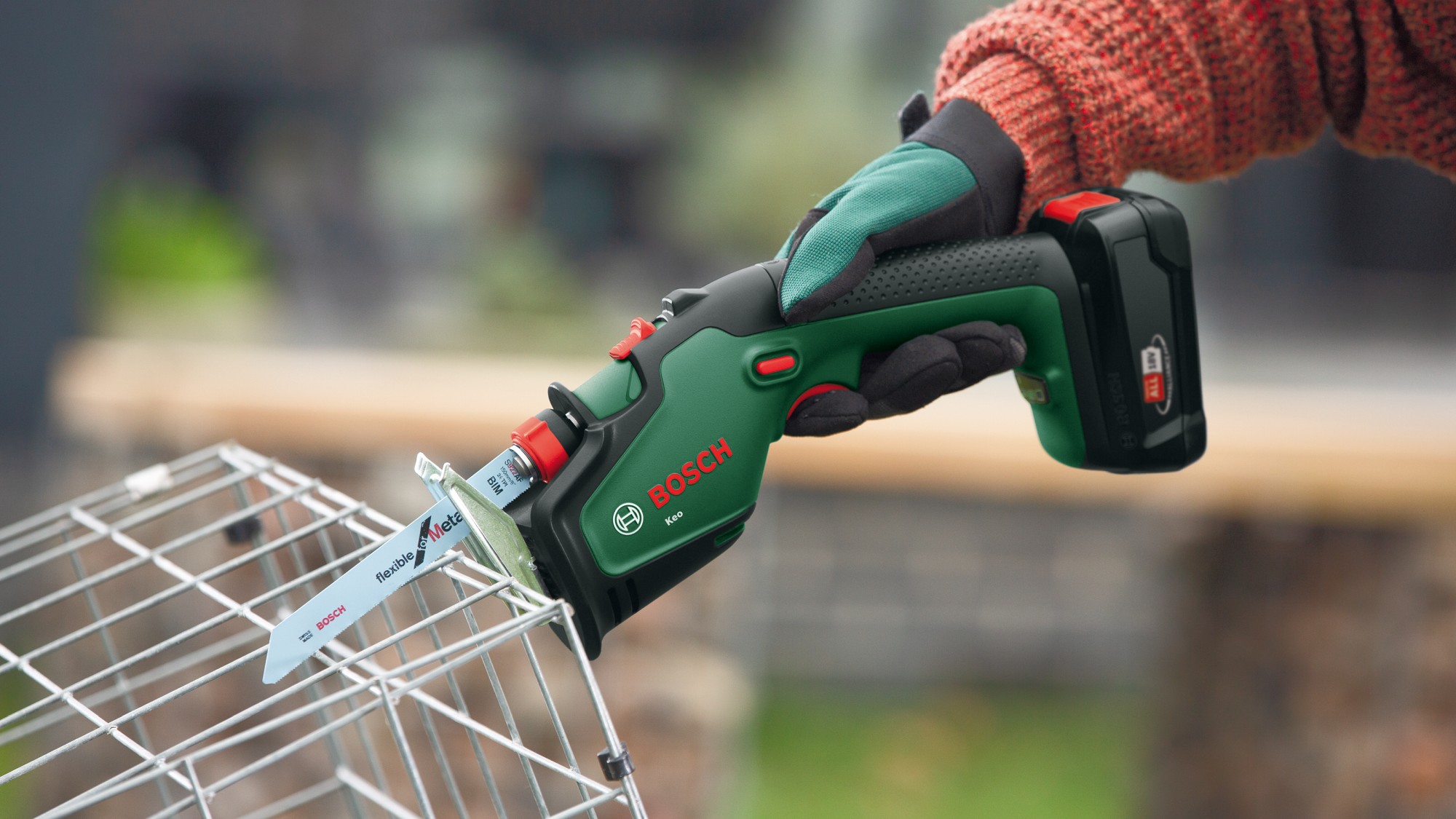 Sierra de jardín a batería KEO