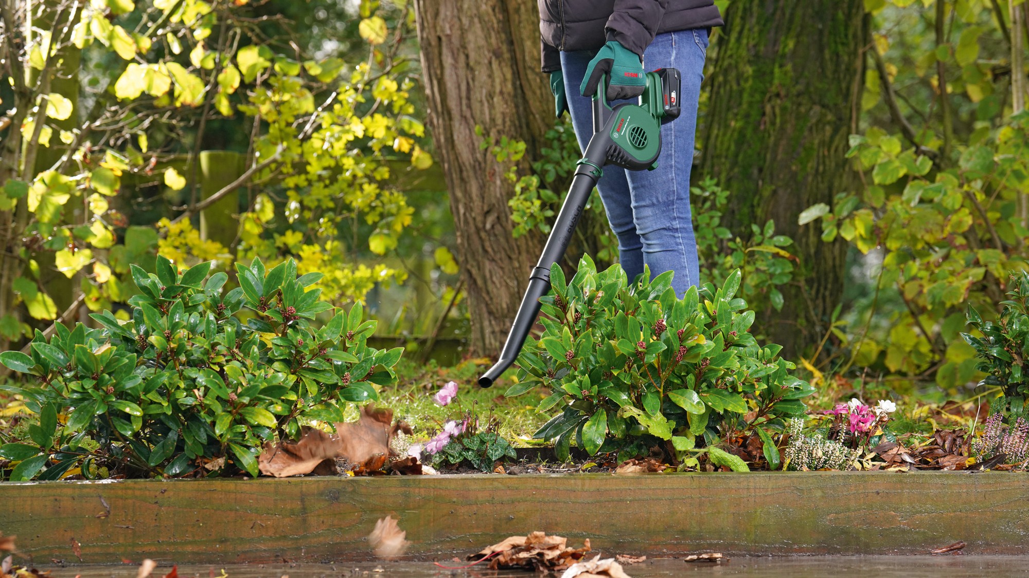 Soplador de hojas a batería UniversalLeafBlower 18V-130