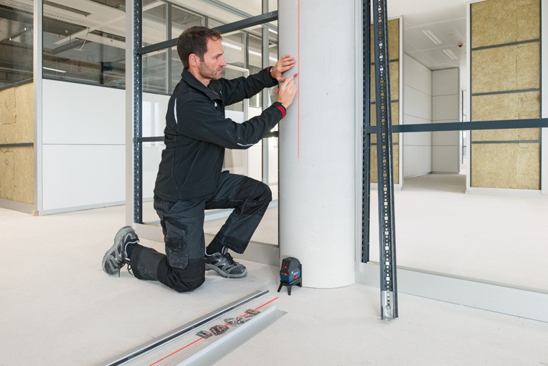 Bosch Professional Nivel láser GCL 2-15 (láser rojo, interior, con puntos de plomada, alcance: 15 m, 3 pilas AA, soporte giratorio RM 1, placa reflectora láser,