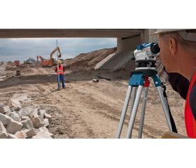 Bosch Professional Nivel Óptico GOL 32 D (aumento 32x, unidad de medida: 360 grados, alcance: hasta 120 m, en maletín de transporte)