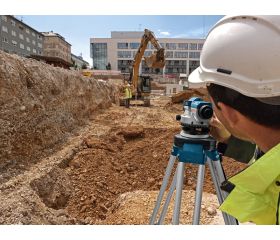 Bosch Professional Nivel Óptico GOL 32 D (aumento 32x, unidad de medida: 360 grados, alcance: hasta 120 m, en maletín de transporte)