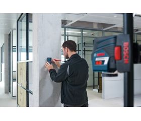 Bosch Professional Receptor de láser LR 6 (para láser rojo, 2 pilas AAA, alcance: 5 - 50 m)