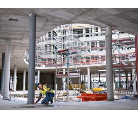 Bosch Professional medidor láser GLM 50-27 C (alcance: hasta 50 m, robusto, IP65, transferencia de datos mediante Bluetooth, 2 pilas AA, correa de sujeción, est