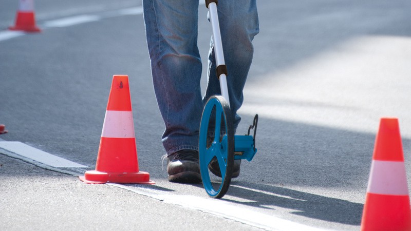 Bosch Professional topómetro GWM 32 (diámetro de la rueda: 31,85 cm, circunferencia: 1 m, rango: 9999,9 m)