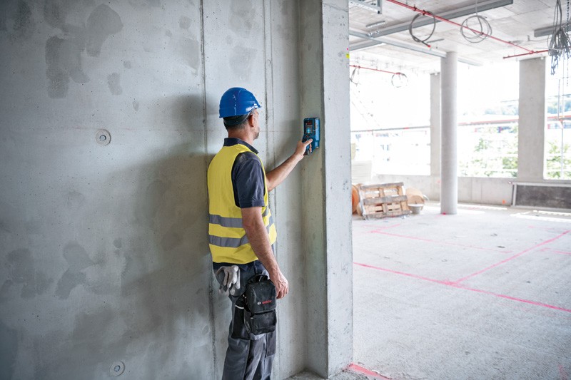 Bosch Professional Detector D-tect 200 C (detección de cables con y sin tensión, tuberías de metal y plástico, pernos de madera y cavidades, cable USB-C™, 4 pil