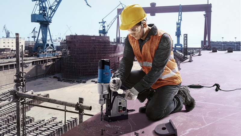 Taladro sin percusión con base magnética GBM 50-2