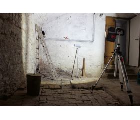 Linterna a batería GLI 18V-4000 C