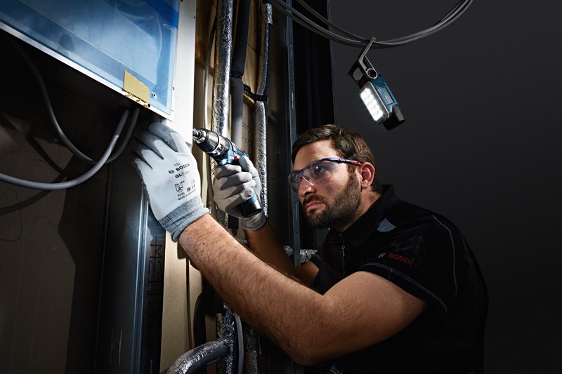 Linterna a batería GLI 12V-330