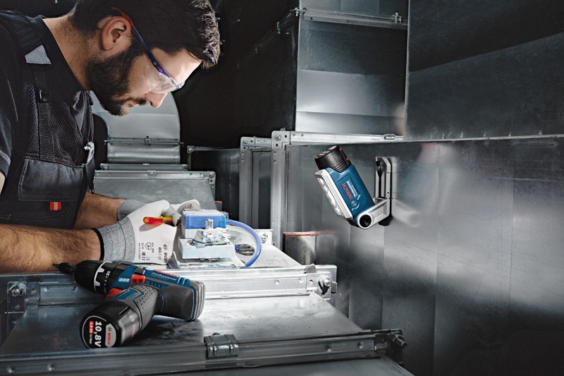 Linterna a batería GLI 12V-330