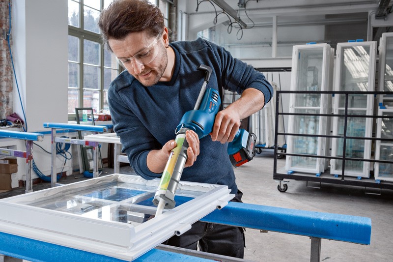 Pistola de silicona a batería GCG 18V-310