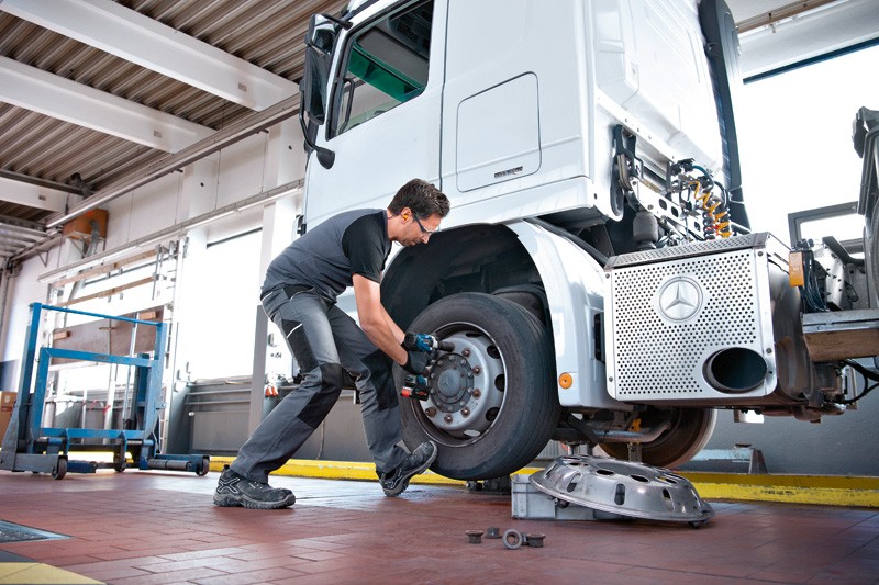 Atornillador de impacto a batería GDS 18V-1000