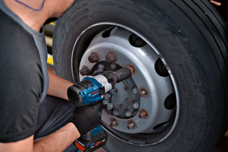 Atornillador de impacto a batería GDS 18V-1050 H