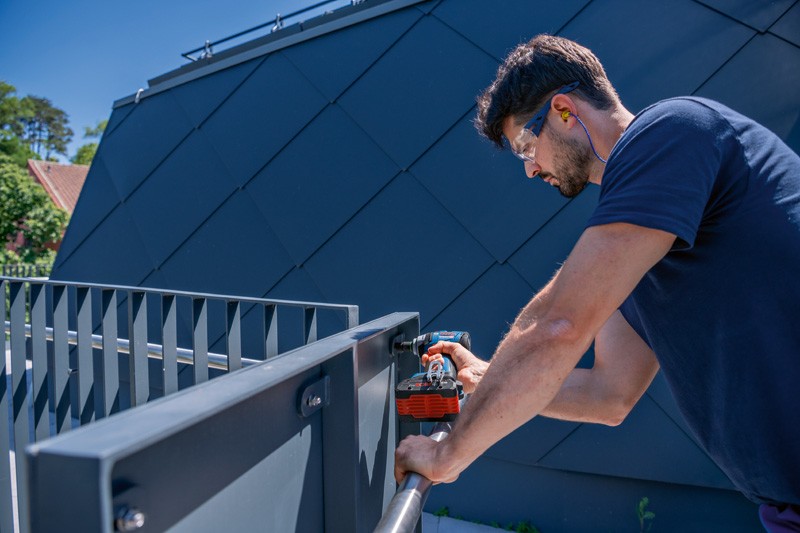 Atornillador de impacto a batería GDS 18V-330 HC