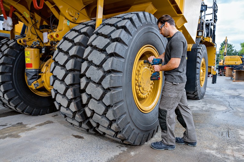 Atornillador de impacto a batería GDS 18V-1600 HC