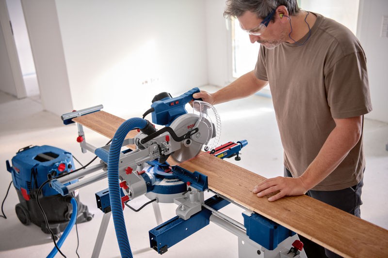 Ingletadora telescópica GCM 305-216 D