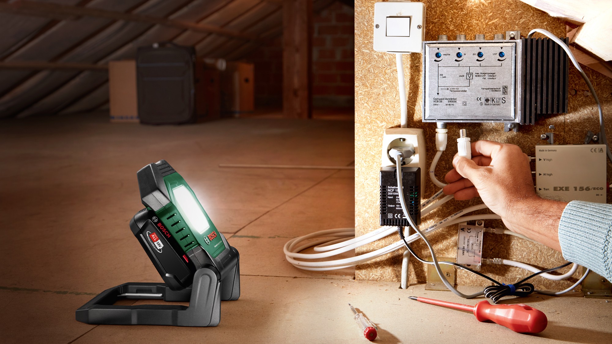 Luz de trabajo LED a batería UniversalWorkLight 18V-2100