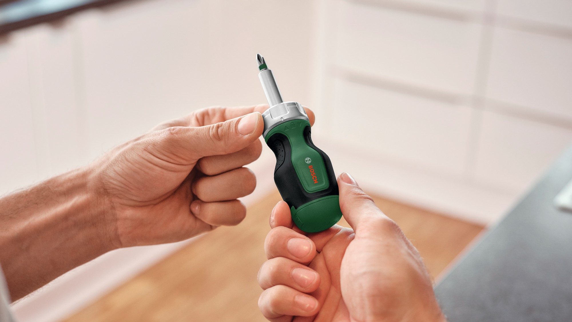 Destornillador de trinquete con mango ancho y 6 puntas (depósito 2)