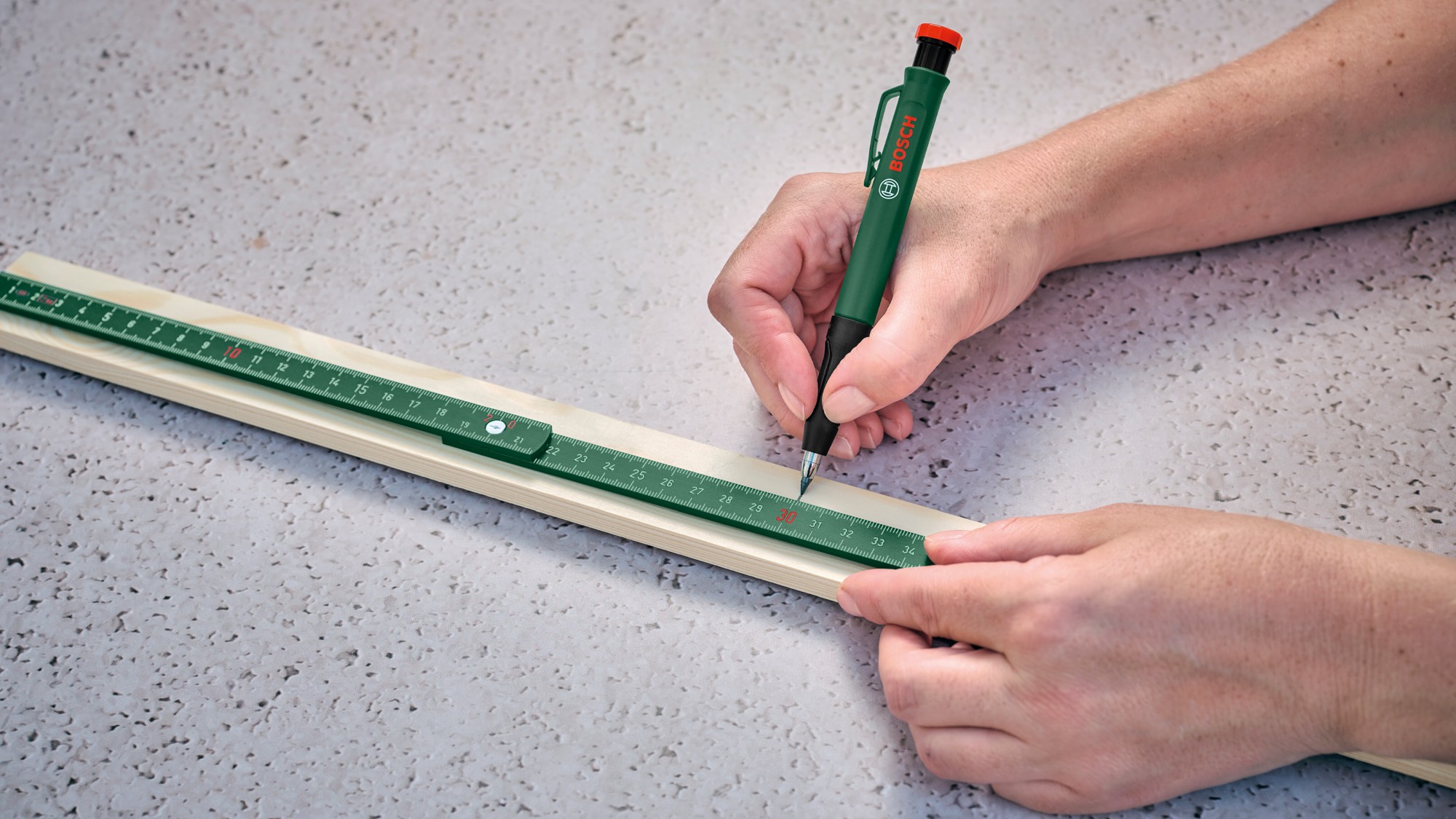 Lápiz marcador de agujeros profundos