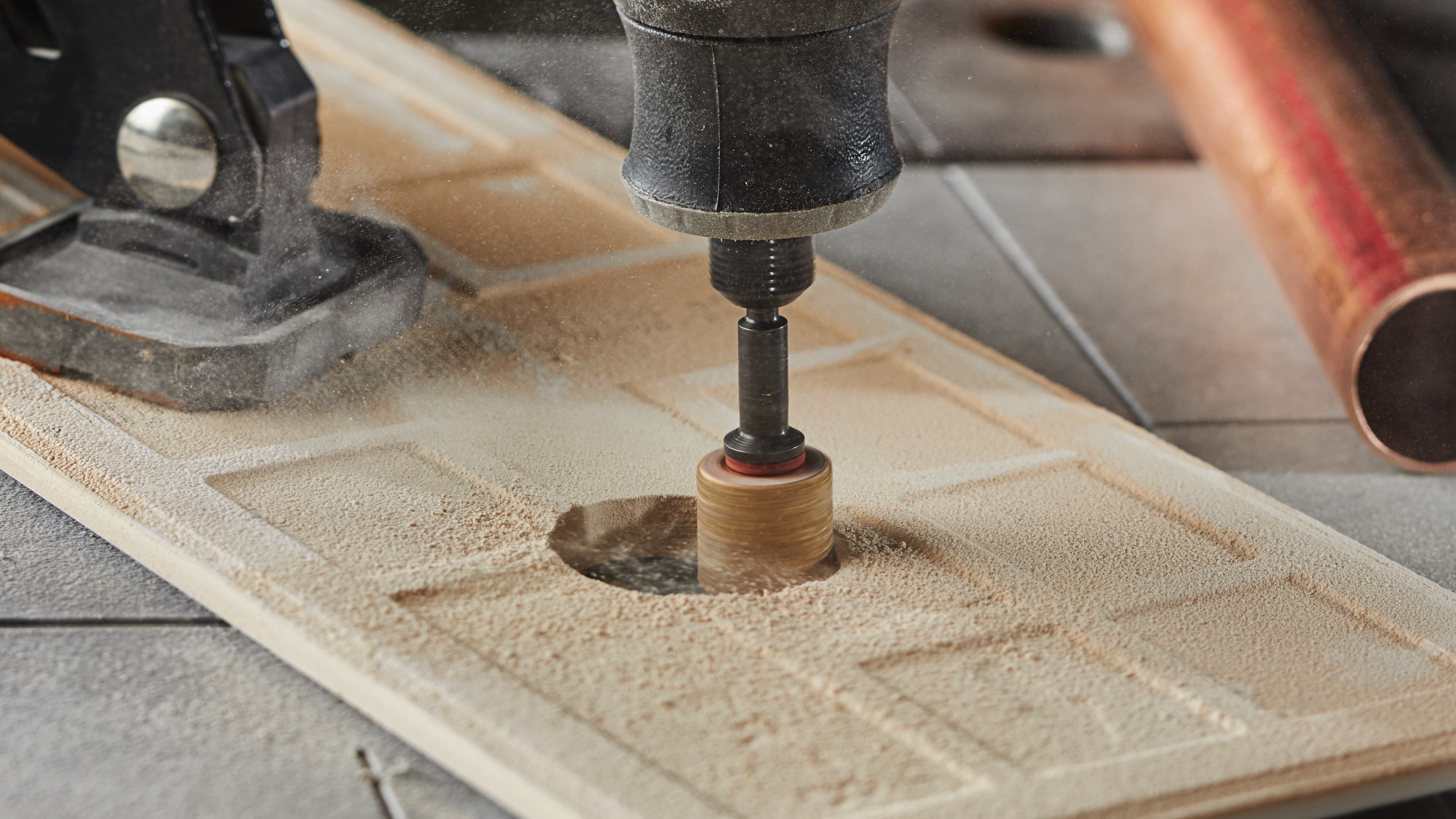 Taladro y banda de lija DREMEL MAX 408DM