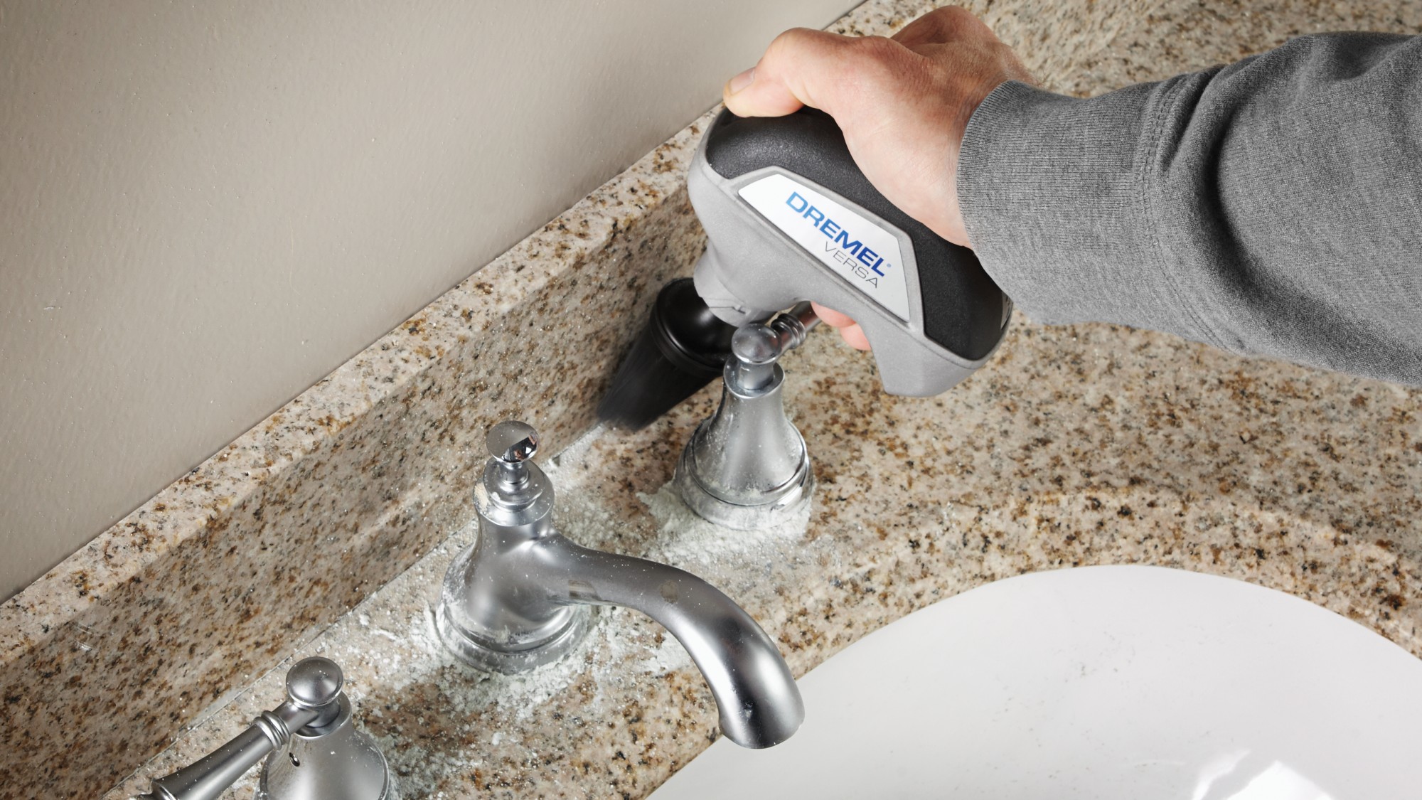 Cepillo para esquinas Dremel PC369 Versa para una limpieza más rápida y sencilla con la herramienta de limpieza de alta velocidad Dremel Versa