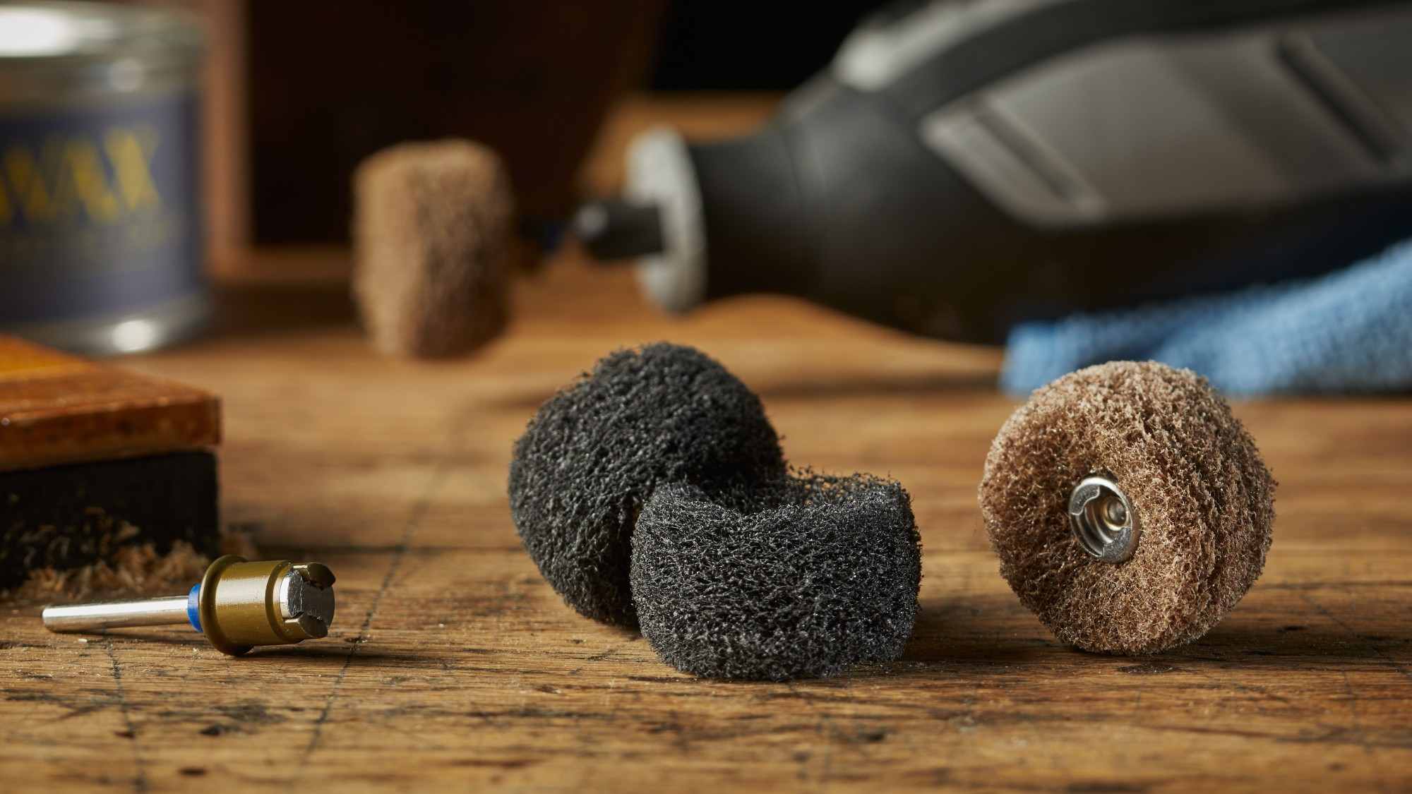 DREMEL® MAX EZ SpeedClic: discos de pulir abrasivos de acabado, granos 180 y 280