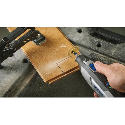 Multiherramienta con batería DREMEL 8240 5/65 (batería de 12 V y 2 Ah), 65 accesorios, 5 complementos