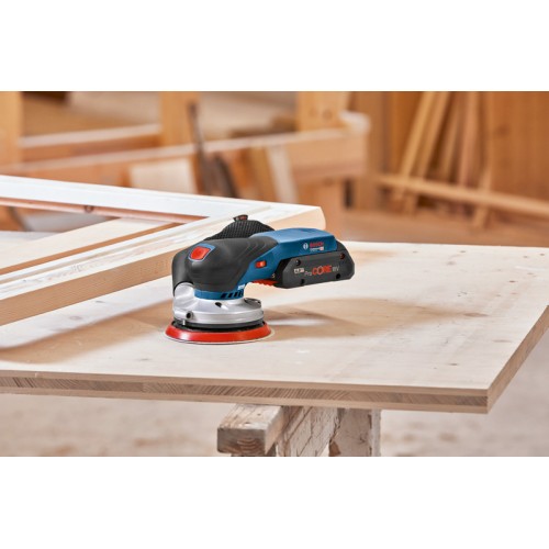 Kit combinado Kit de 4 herramientas de 18 V: GSR 18V-90C + GKT 18V-52GC + GST 18V-155 SC+ GEX 18V-125 + 1x4,0 Ah (PC) + 2x 5,5 Ah (PC) + GAL 1880CV (L)