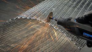 Kit de multiherramienta inteligente sin escobillas y con batería Dremel 8260 con 5 accesorios EZ SpeedClic