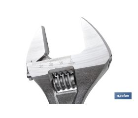 LLAVE AJUSTABLE MOLETA CENTRAL 15