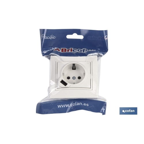 BASE ENCHUFE USB MONOBLOC MODELO PACIFIC 2P+T CON OBTURADOR 16A 250V 2.1A 5V