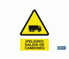 ¡Peligro! salida de camiones