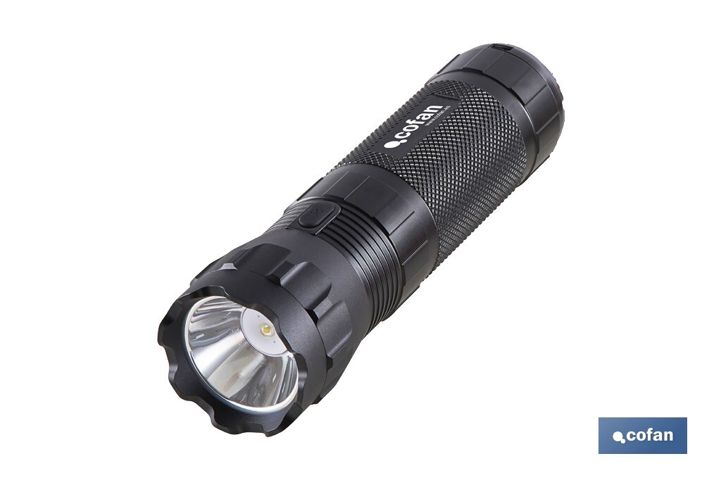 ARRANCADOR DE BATERIAS CON LINTERNA