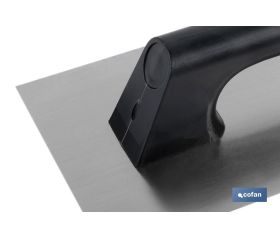 LLANA MODELO RECTANGULAR MANGO PLÁSTICO 300X150X0,7 MM