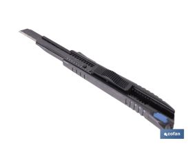 Cúter profesional de ABS | Con recubrimiento antideslizante TPR | Hoja negra ultra afilada SK2 | Bloqueo automático | Disponible en 3 medidas