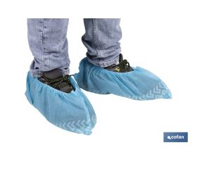 Cubrezapatos desechables antideslizantes | Material: polipropileno | Color: azul | Talla única | Disponible en packs de 100 unidades