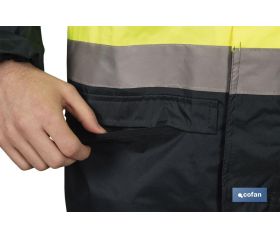 CHAQUETA DE LLUVIA DE ALTA VISIBILIDAD MODELO SAGITARIO AMARILLA Y AZUL TALLA XXXL
